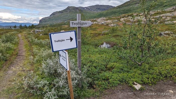 Ruta de senderismo al lago Trollsjön o Rissajaure-Comienzo de la ruta del lago Trollsjön