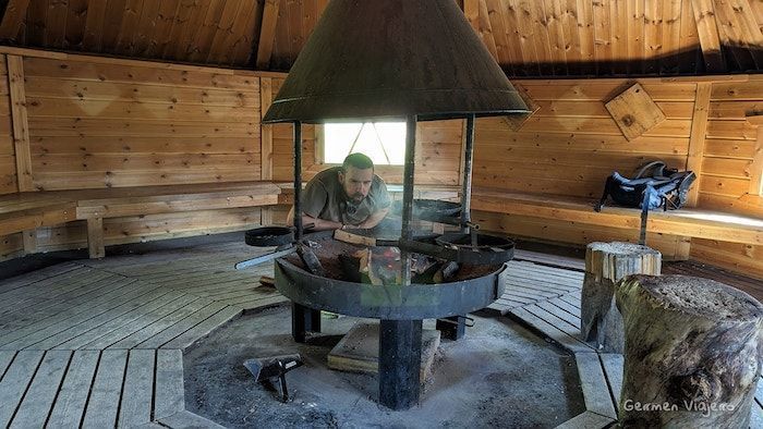 Ruta de senderismo Varkaankurupolku, PN Pallas-Yllästunturi-Interior de la cabaña de la ruta