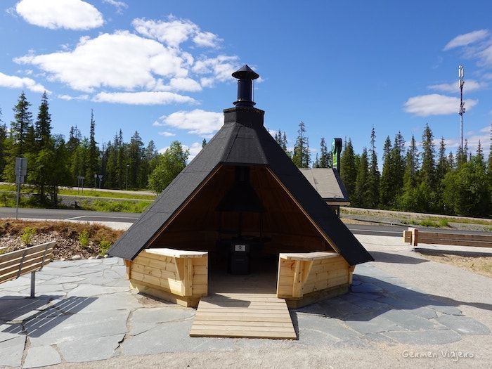 Ruta de senderismo Varkaankurupolku, PN Pallas-Yllästunturi-Barbacoa abierta junto al aparcamiento