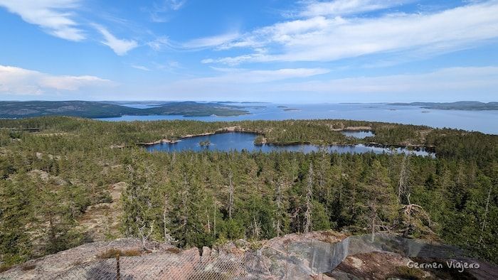 Ruta de senderismo Slåttdalsskrevan-Vistas de la Höga Kusten a lo largo de la ruta de senderismo Slåttdalsskrevan