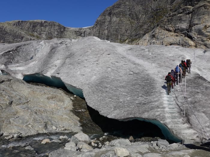 Short Blue Ice Hike Noruega